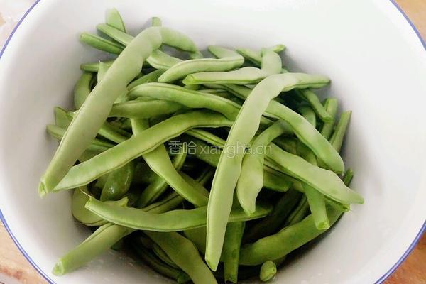 干煸豆角的做法图解1
