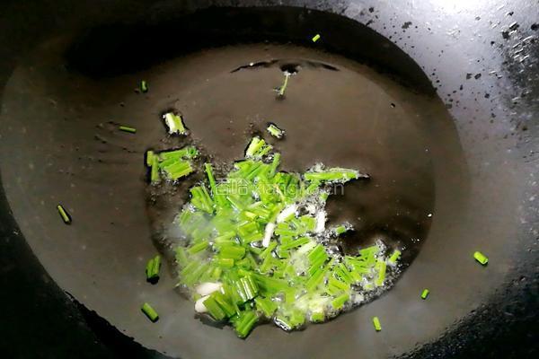炒手撕面筋的做法图解4