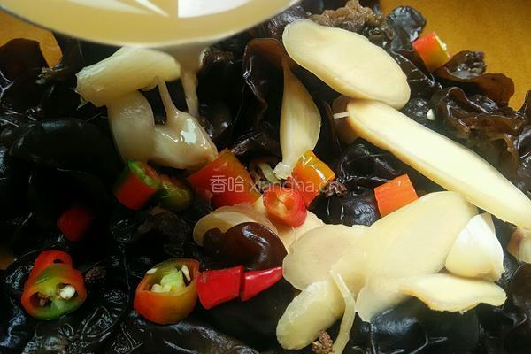 酸辣木耳的做法图解5