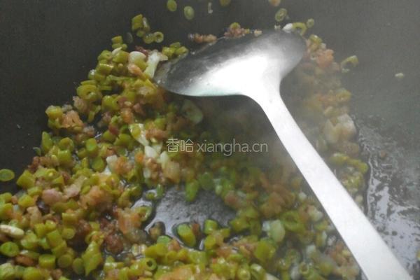 腊肉炒酸豆角的做法图解4