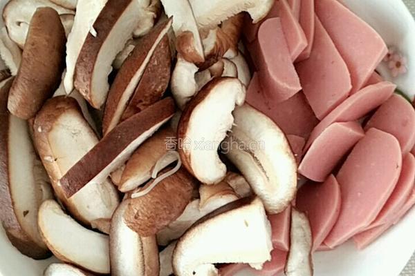 香菇火腿炖豆腐的做法图解1