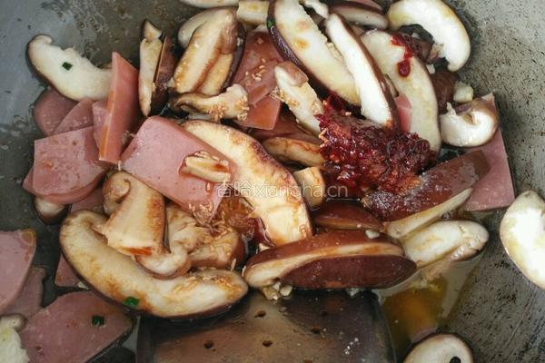 香菇火腿炖豆腐的做法图解6