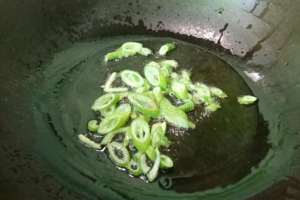 老屋私房菜 土豆炖芸豆的做法图解3