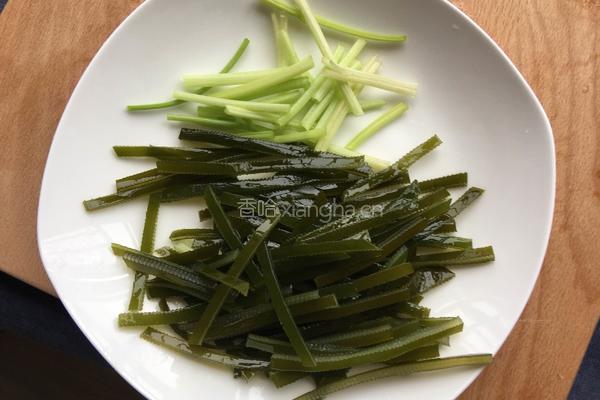 凉拌海带丝的做法图解1