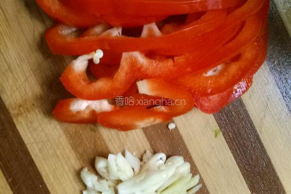 芹菜猪肝的做法图解1