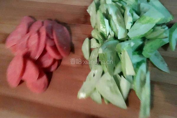 黄瓜火腿炒鸡蛋的做法图解2