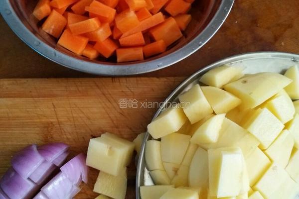咖喱鸡块的做法图解1