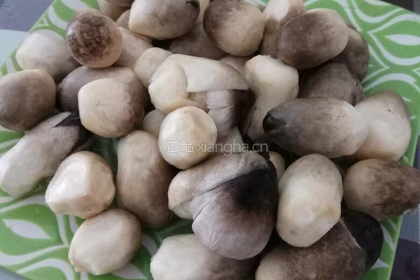 草菇牛肉的做法图解1