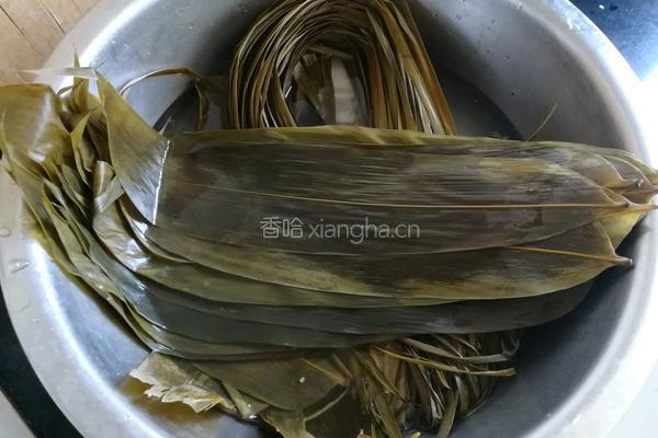 红豆蜜饯西米粽的做法图解1