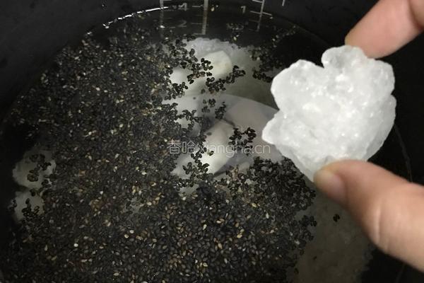 芝麻山药粥的做法图解3