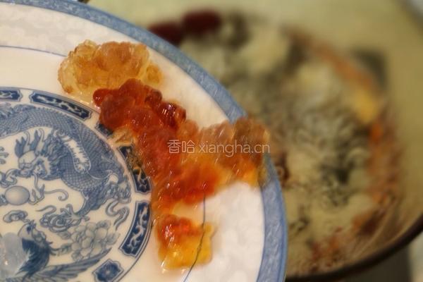 银耳桃胶红枣燕窝的做法图解3