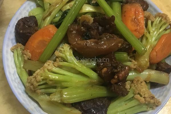 卤牛肉炒时蔬青菜