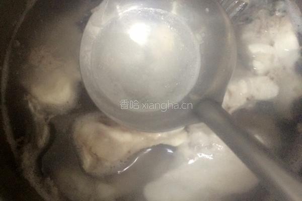 鱼骨汤的做法图解3
