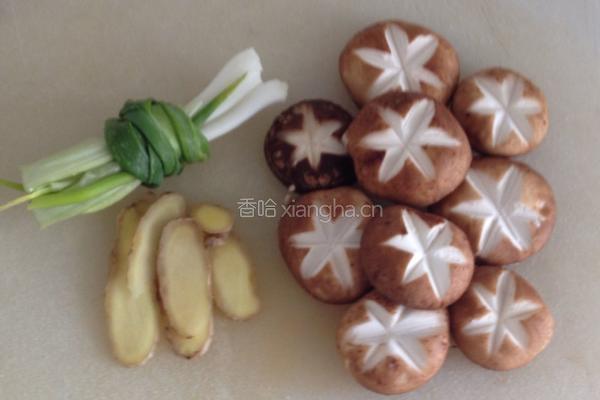 香菇红枣母鸡汤的做法图解3