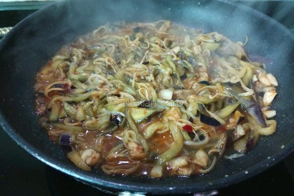 老屋私房菜 小鱼炒茄丝的做法图解5