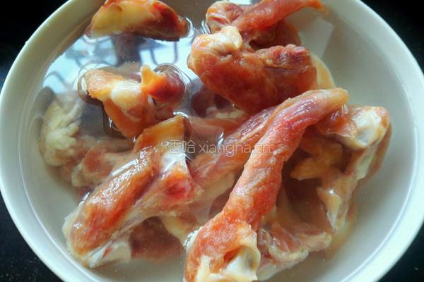 酱香鸭锁骨的做法图解1