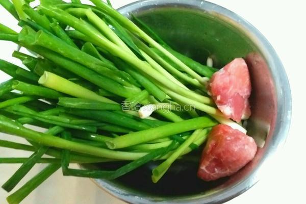 香葱猪肉馅的做法图解1