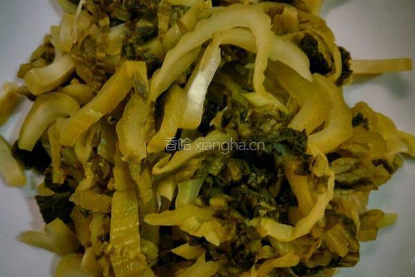 酸菜炒肉的做法图解1