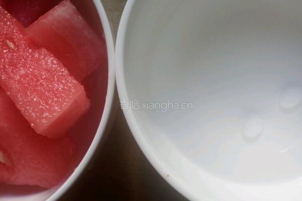 清凉西瓜汁的做法图解2