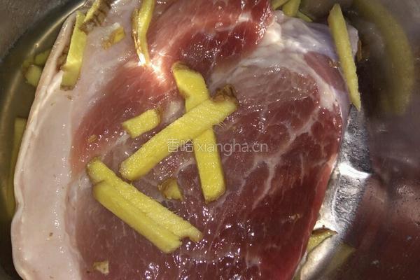 回锅猪后腿肉的做法图解1