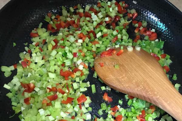芹菜碎牛肉的做法图解8