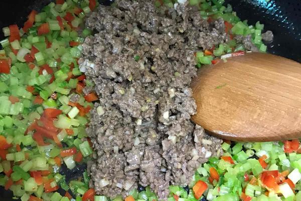 芹菜碎牛肉的做法图解9