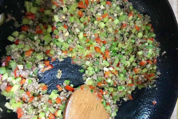 芹菜碎牛肉的做法图解10
