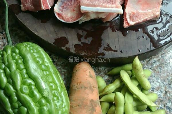 苦瓜靓汤的做法图解1