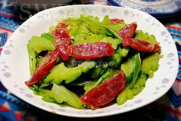 腊肠炒苦瓜的做法图解4
