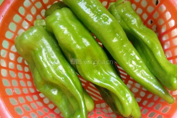 肉末灌虎皮青椒的做法图解1