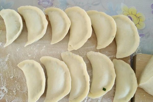 韭菜肉丁馅饺子的做法图解4
