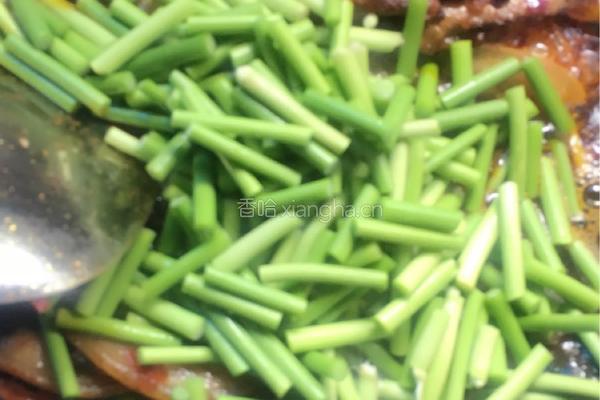 五花肉炒蒜苔的做法图解7