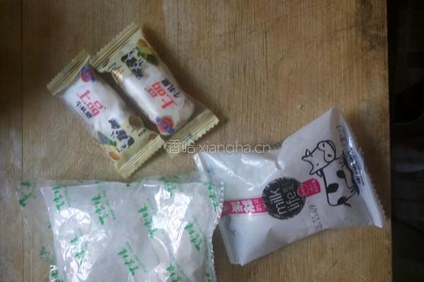 草莓牛奶糖蜜的做法图解1