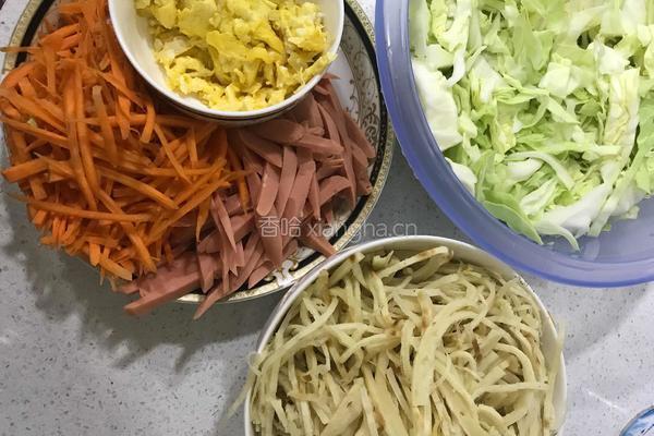 鸡蛋火腿炒饼的做法图解1