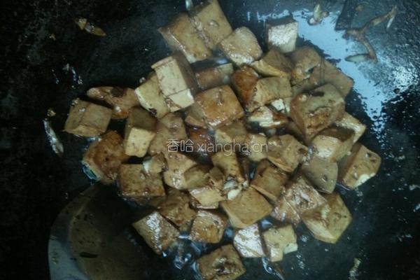 豆腐炒韭菜的做法图解3