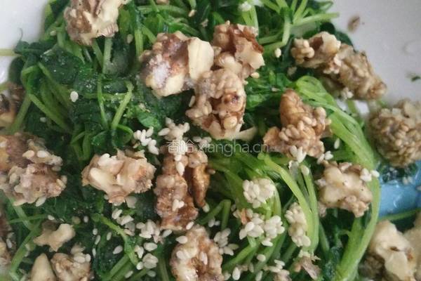 琥珀核桃豌豆苗的做法图解5