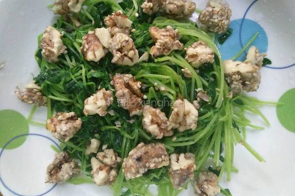 琥珀核桃豌豆苗的做法图解3