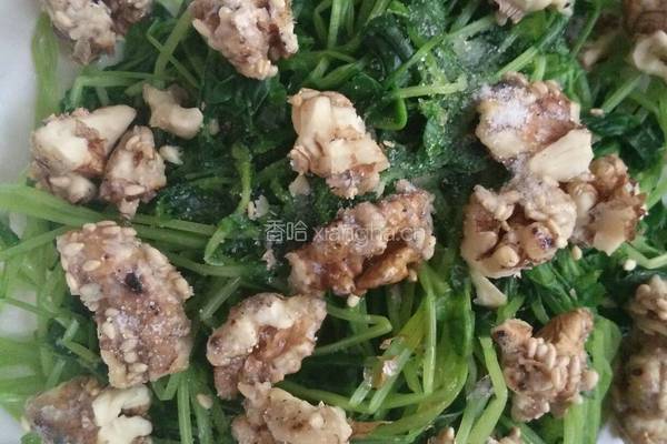 琥珀核桃豌豆苗的做法图解4