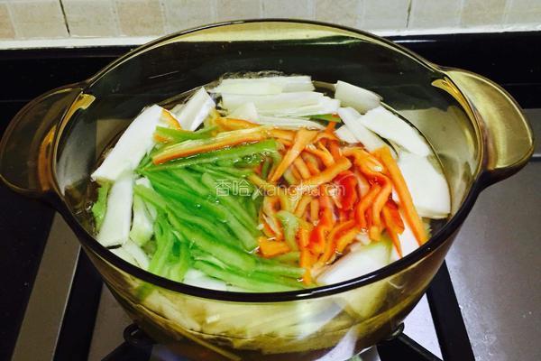 蒜香虾仁瘦肉炒茭白的做法图解3