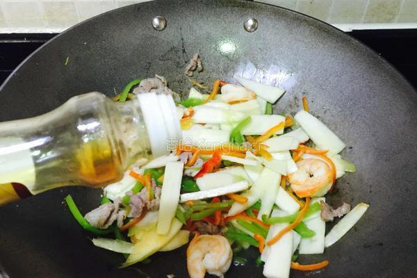 蒜香虾仁瘦肉炒茭白的做法图解8