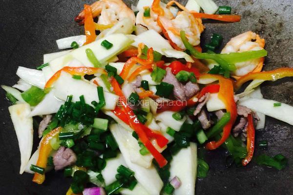 蒜香虾仁瘦肉炒茭白的做法图解10