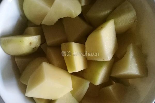 红烧肉炖土豆的做法图解3