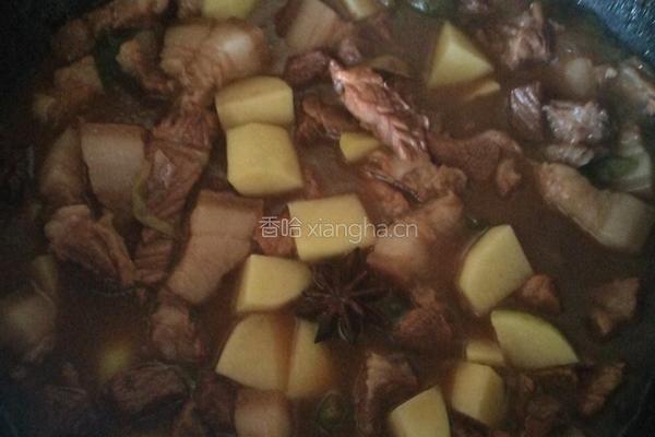 红烧肉炖土豆的做法图解8