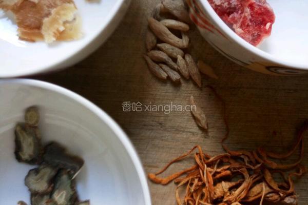 天麻排骨汤的做法图解1