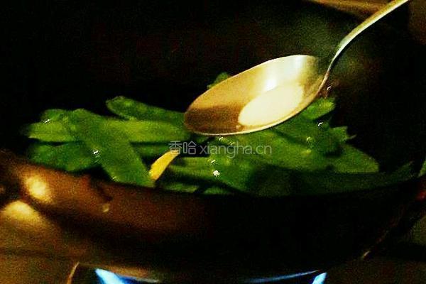 养生小炒杏香荷兰豆的做法图解4