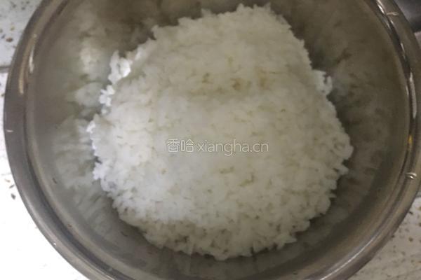 腊肉土豆豇豆饭的做法图解2