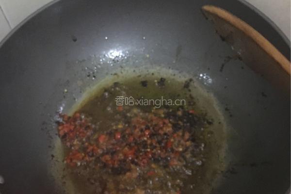 萝卜干辣椒爆炒猪肉的做法图解4