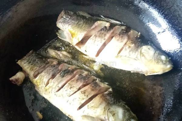 豆瓣鲫鱼的做法图解4