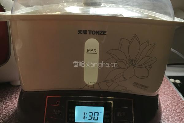 香玉米萝卜排骨汤的做法图解4