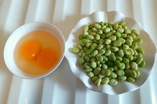 蚕豆炒鸡蛋的做法图解1